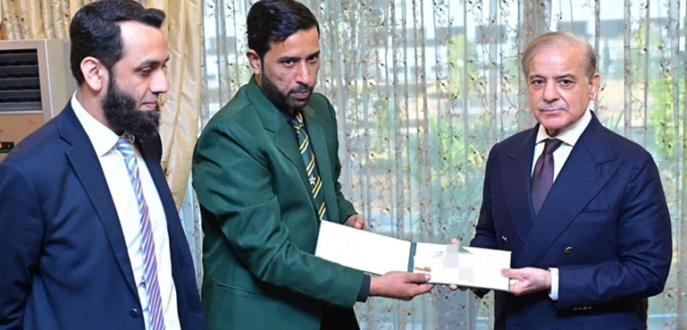 وزیراعظم کا اسنوکر چیمپئن محمد آصف کو 25 لاکھ کا انعام