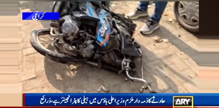 کراچی  :  شہریوں کو گاڑی سے کچلنے والا وزیراعلی ہاؤس کا ہیلی کاپٹر انجینیئر نکلا