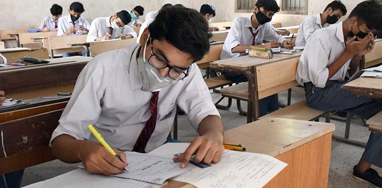 بچے نے کاپی میں ہزار کا نوٹ رکھ کر لکھا  پلیز مجھے پاس کردیں، چیئرمین انٹرمیڈیٹ بورڈ کا دعویٰ