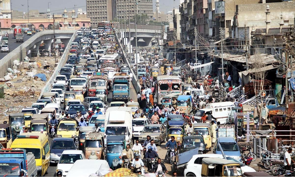 ٹریفک میں رکاوٹ بننے والی تجاوزات کا خاتمہ کیا جائے، کمشنر کراچی