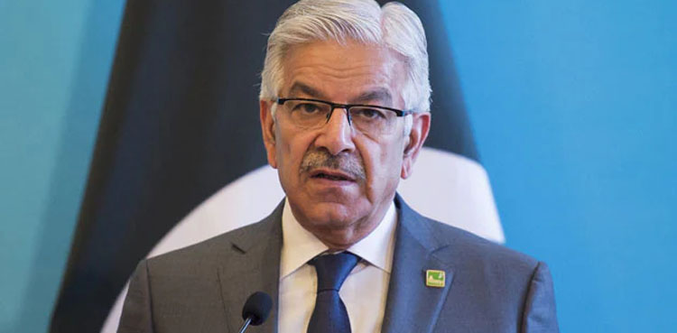 بانی پی ٹی آئی پہلے سیکیورٹی میٹنگ میں نہیں آتے تھے اب کہتے ہیں مجھے بلاؤ: خواجہ آصف