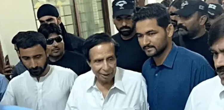 چوہدری پرویز الہی پر کرپشن کیس  میں فردِ جرم عائد