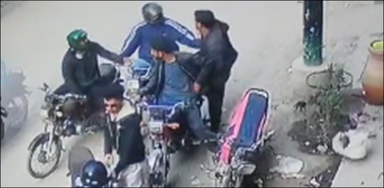 رائیڈر گینگ کی دن دہاڑے واردات کی فوٹیج سامنے آ گئی
