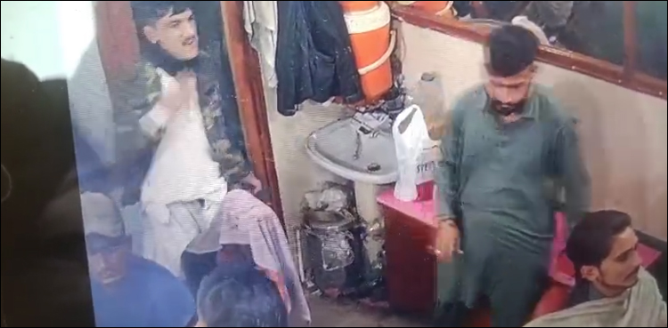 لٹیروں کی حجام کی دکان میں لوٹ مار کی واردات، فوٹیج وائرل
