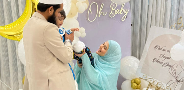 ثنا خان کی شوہر اور بچوں کے ساتھ تصاویر وائرل