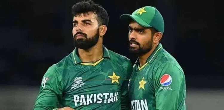 بابر اعظم ’کنگ‘ نہیں، شاداب خان