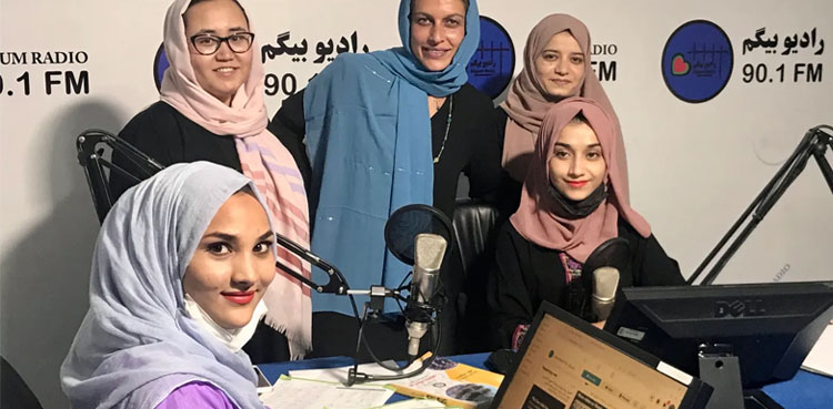 افغانستان میں خواتین ریڈیو پر پابندی ختم کردی گئی