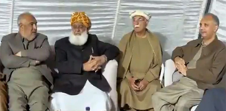 اپوزیشن جماعتوں نے فوری طور پر شفاف انتخابات کا مطالبہ کردیا