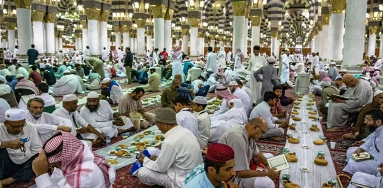 مسجد نبویﷺ میں اس بار افطار کےلیے ملائی اور پراٹھے کا بھی آپشن