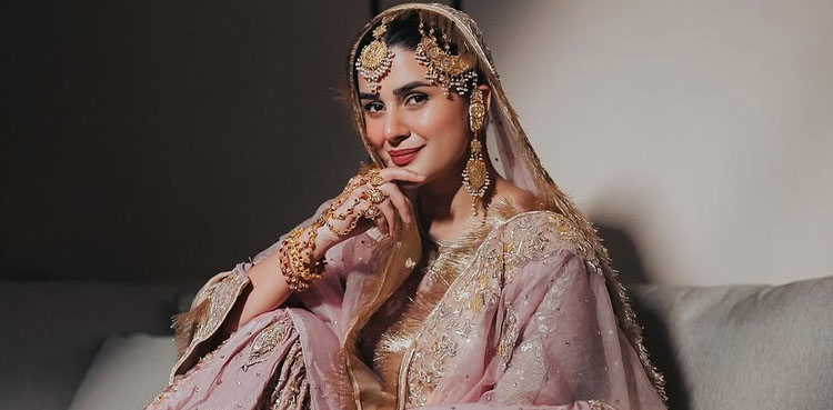 کبریٰ خان کے رخصتی کے جوڑے کی قیمت جان کر ہر کوئی حیران