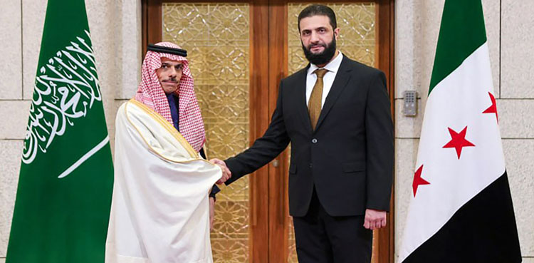 شام کے صدر احمد الشرع پہلے غیرملکی دورے پر سعودی عرب پہنچ گئے