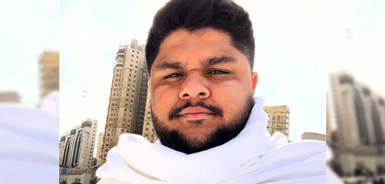 اعظم خان نے عمرے کی سعادت حاصل کر لی