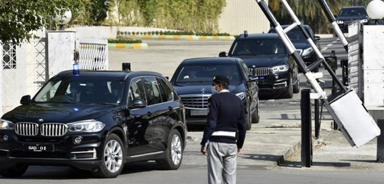 سرکاری گاڑیوں کے ناجائز استعمال کا نوٹس لے لیا گیا