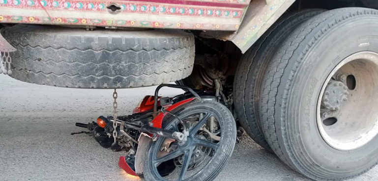 کراچی میں ڈمپر نے ایک اور جان لے لی، رواں سال جاں بحق افراد کی تعداد 104 ہوگئی