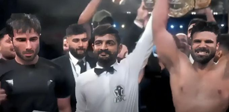 باکسنگ میچ: رحیم پردیسی نے فیروز خان کو ناک آؤٹ کردیا