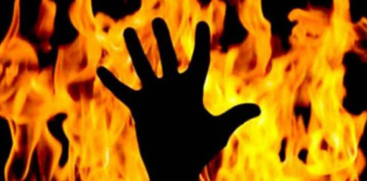 لاہور ہائی کورٹ میں ایک شخص نے پیٹرول چھڑک کر خود کو آگ لگالی