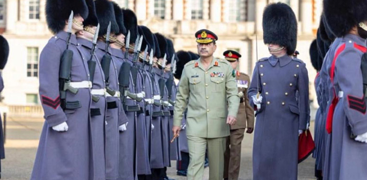 آرمی چیف جنرل عاصم منیر اہم دورے پر برطانیہ پہنچ گئے
