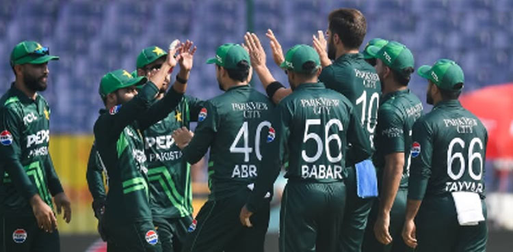 ’ہمیں چار کے بجائے پانچ بولرز کے ساتھ جانا چاہیے‘