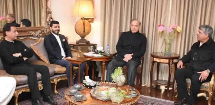 حکومت سے الگ ہونے کی دھمکی  : وزیراعظم کی پیپلزپارٹی کے سینیئر رہنماؤں سے اہم ملاقات