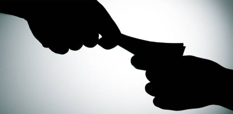 اسسٹنٹ ڈائریکٹر لیبر پر صنعتکاروں کو ہراساں کرکے لاکھوں روپے مانگنے کا الزام