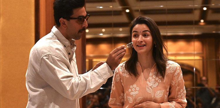 عالیہ بھٹ کی 32 ویں سالگرہ پر رنبیر کپور نے وارننگ جاری کردی
