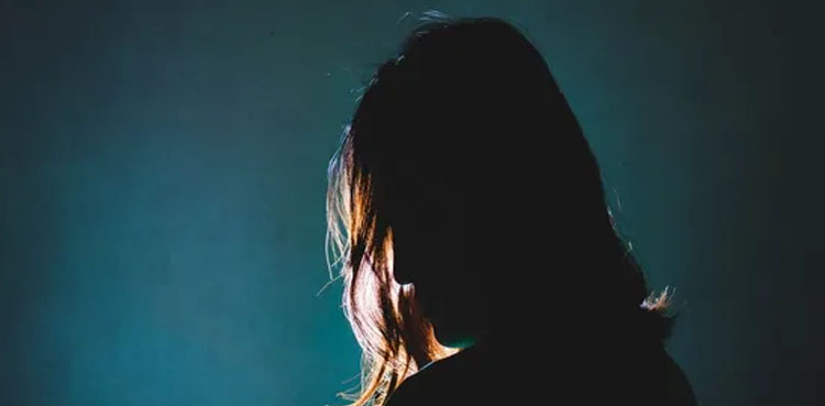 کالج کی طالبہ کو بلیک میل کرکے کئی ماہ تک زیادتی