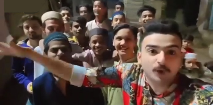 سحری کے بعد بائیک رائیڈنگ کی دعوت دینے والے کا سوفٹ ویئر اپ ڈیٹ