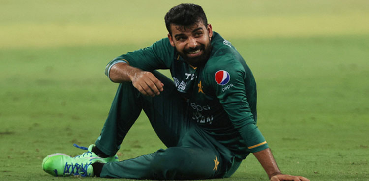 ‘اس نے کیا پرفارمنس دی ہے؟’ پاکستانی کرکٹر شاداب خان کی کارکردگی پر پھٹ پڑے