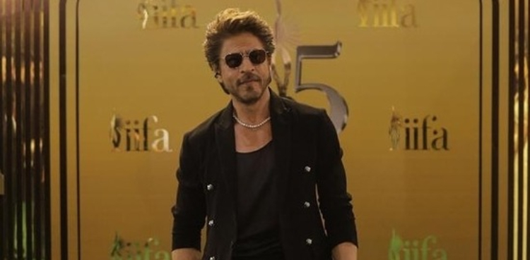 آئیفا 2025 کا میلہ شاہ رخ خان کے ہیروں کے ہار نے لوٹ لیا