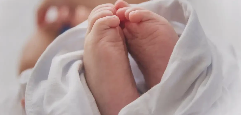 سفاک باپ نے 3  ماہ کے بیٹے کو چھت سے نیچے  پھینک دیا