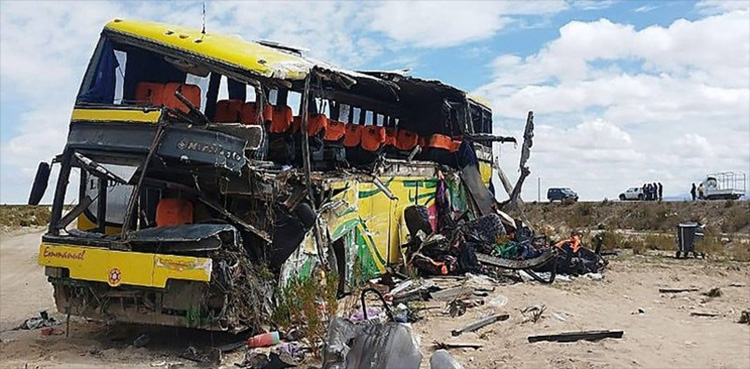 بولیویا : دو مسافر بسوں میں خوفناک تصادم 37 افراد ہلاک