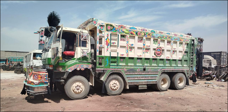 کراچی آنے والے ڈمپر ٹرک سے 66 لاکھ روپے مالیت کی چھالیہ برآمد
