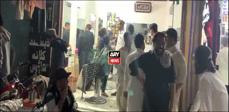 بننے سنورنے کے لیے عید پر اب لڑکے بھی بیوٹی سیلونز کا رخ کرتے ہیں: ویڈیو رپورٹ