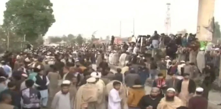 دارالعلوم حقانیہ میں حملہ آور نے خود کو دھماکے سے کیسے اڑایا؟ عینی شاہد نے آنکھوں دیکھا حال بتادیا