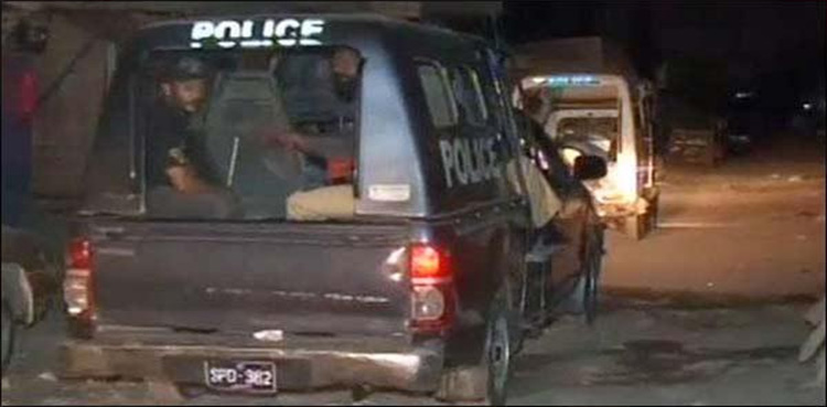 کراچی : پریڈی تھانے پر کریکر سے حملہ، سی سی ٹی وی فوٹیج سامنے آگئی