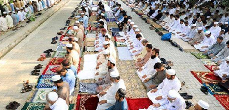 بھارت: نماز عید سڑک پر ادا کرنے والوں کو دھمکی