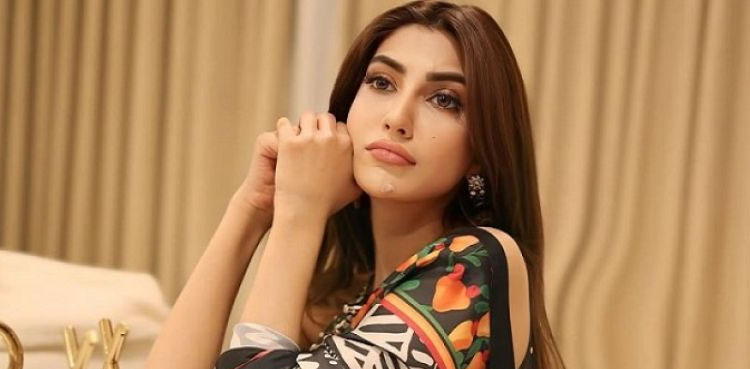 اداکارہ نازش جہانگیر کے وارنٹ گرفتاری جاری
