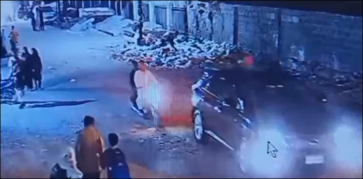 نشتر پارک کے قریب کار پر فائرنگ