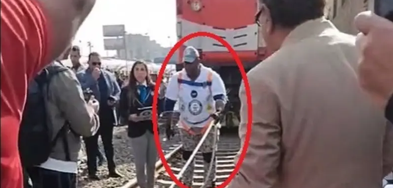 ویڈیو: شہری نے ’’روزے کی حالت میں 279 ٹن وزنی ٹرین‘‘ کھینچ کر عالمی ریکارڈ بنا دیا