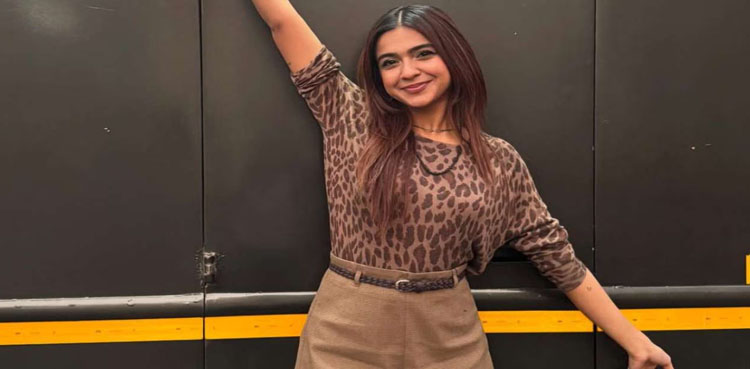 بھارتی اداکارہ اپوروا مکھیجا نے اپنی متنازع گفتگو پر معافی مانگ لی