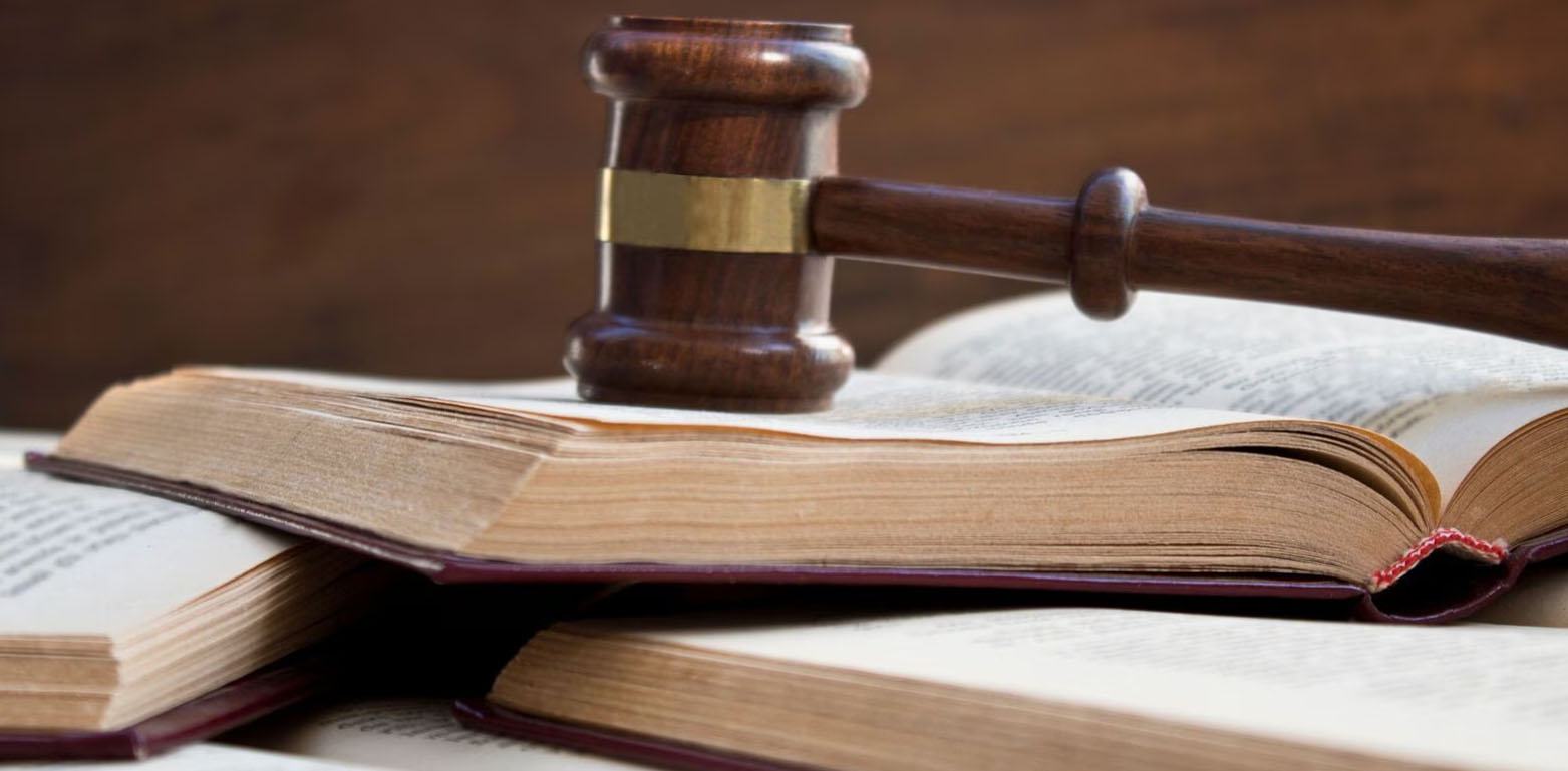 تو ہے کیا چیز، باہر مل ۔۔ سزا سنانے والی خاتون جج کو ملزم کی دھمکی