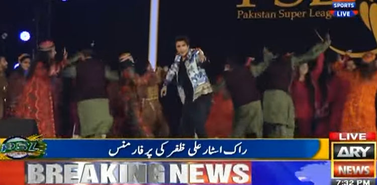 پی ایس ایل 10 کی افتتاحی تقریب، علی ظفر اور عابدہ پروین نے آواز کا جادو جگایا
