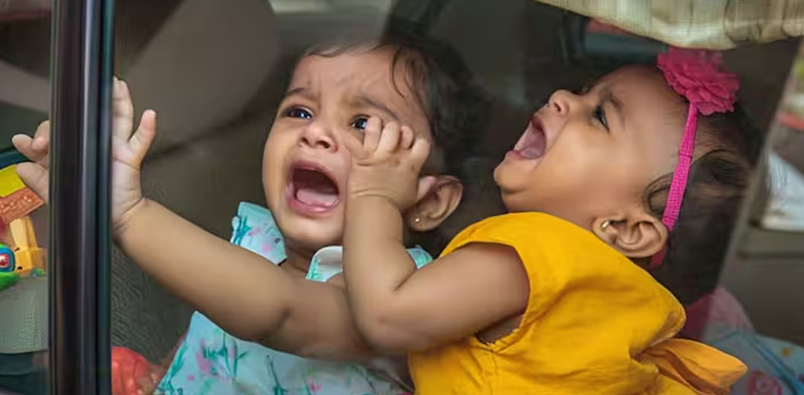 دو معصوم بچیاں کار میں دم گھٹنے سے ہلاک