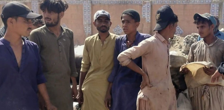 کراچی : کچرا چُنے والے 7 افغان باشندے  گرفتار