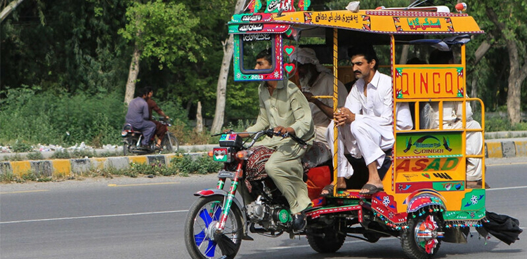 چنگ چی رکشوں کو روکنا ضروری ہے، انہیں بنانے والی کمپنیوں کو بند کر دینا چاہیے، عدالت