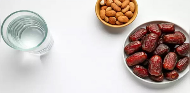 صرف 3 کھجور اور 5 بادام : 7 فائدے جان کر حیران رہ جائیں گے