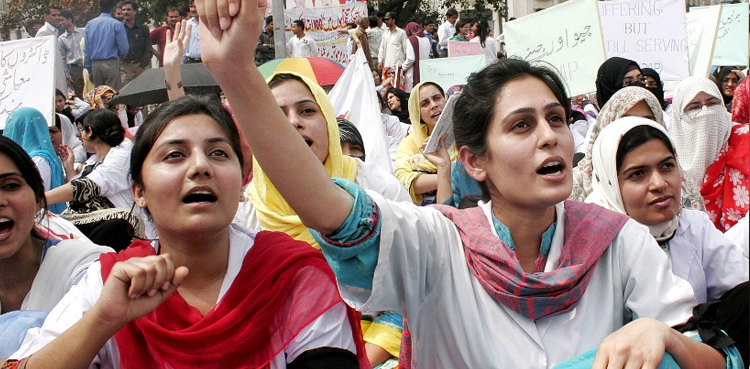 ینگ ڈاکٹرز کا پنجاب بھر کے اسپتالوں کی او پی ڈیز بند کرنے کا اعلان