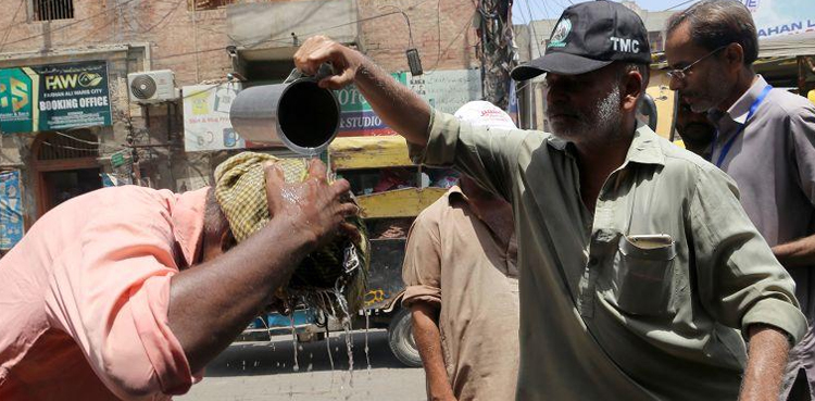 ملک کے مختلف شہر شدید گرمی کی زد میں، درجہ حرارت 40 ڈگری سے اوپر پہنچ گیا
