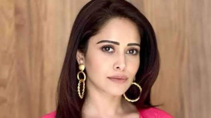 لوگوں کی تنقید مجھے نماز پڑھنے سے نہیں روک سکتی، نصرت بروچا