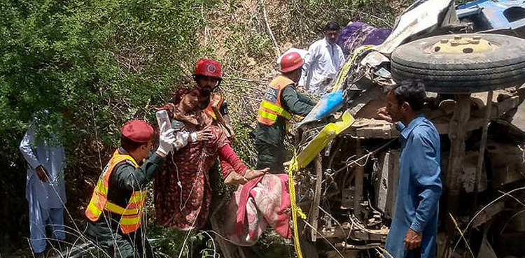 جڑانوالہ : بس کا موٹر سائیکل رکشہ کو کچلنے کا واقعہ،  ایک ہی خاندان کے  11 افراد جاں بحق